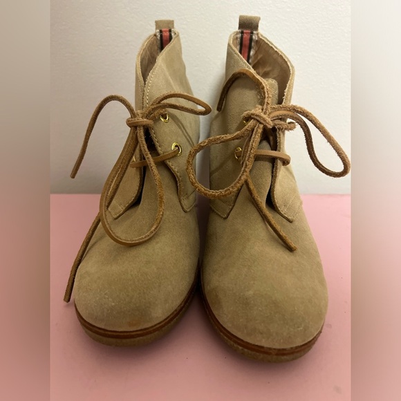 Women's Tan Wedge Ankle Boots
Size 8.5 - Picture 3 of 5